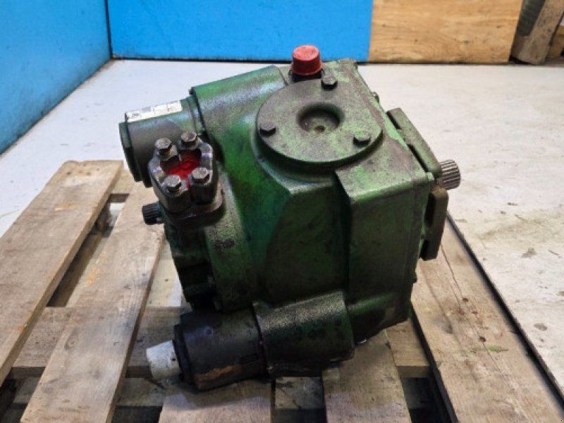 John Deere T660