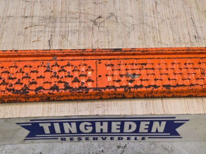 D1200