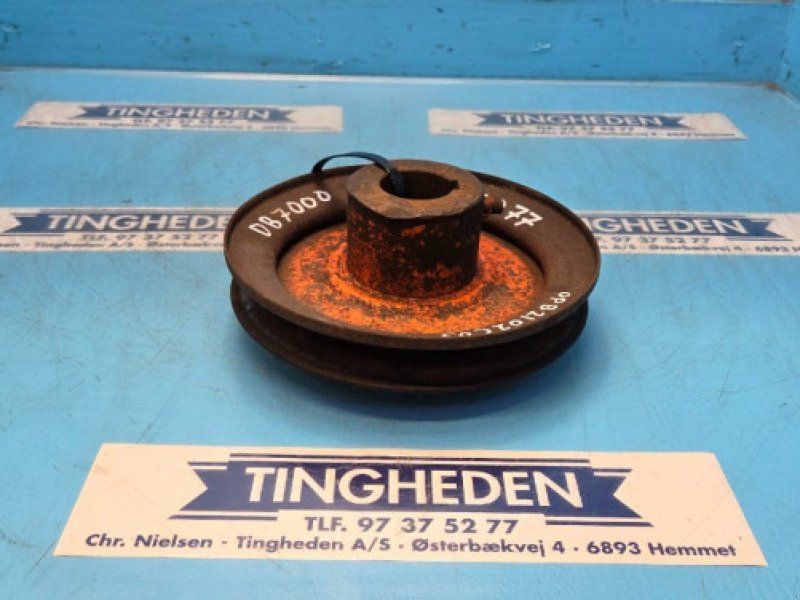 D7000