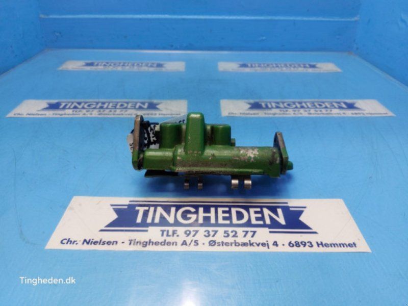 John Deere 3040