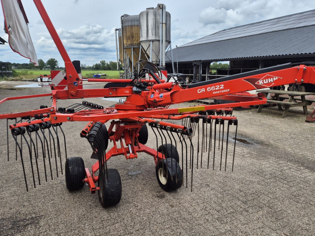 Kuhn GA 6622 treintje hark zijafleg hark