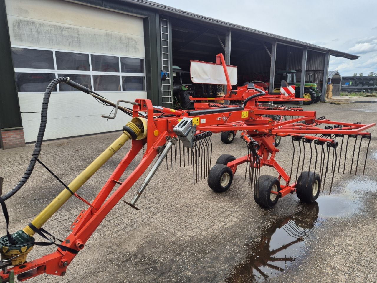 Kuhn GA 6622 treintje hark zijafleg hark