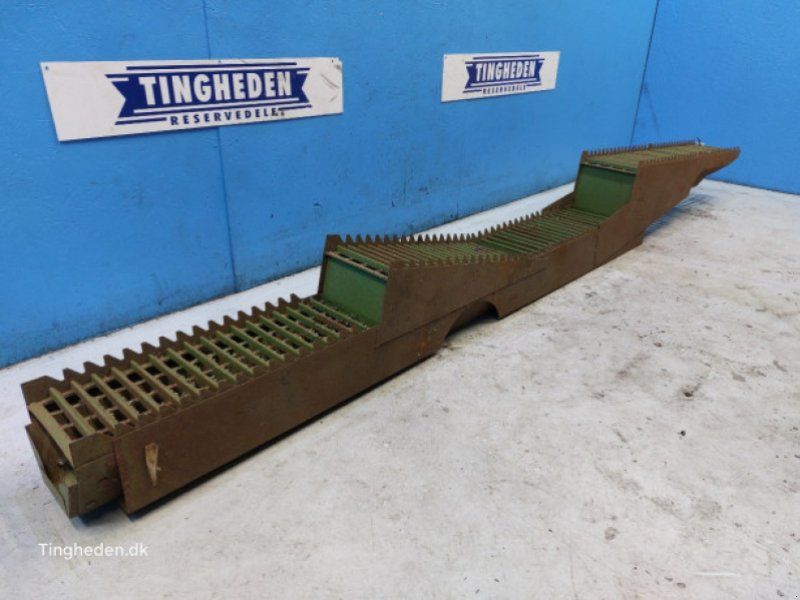 John Deere 945