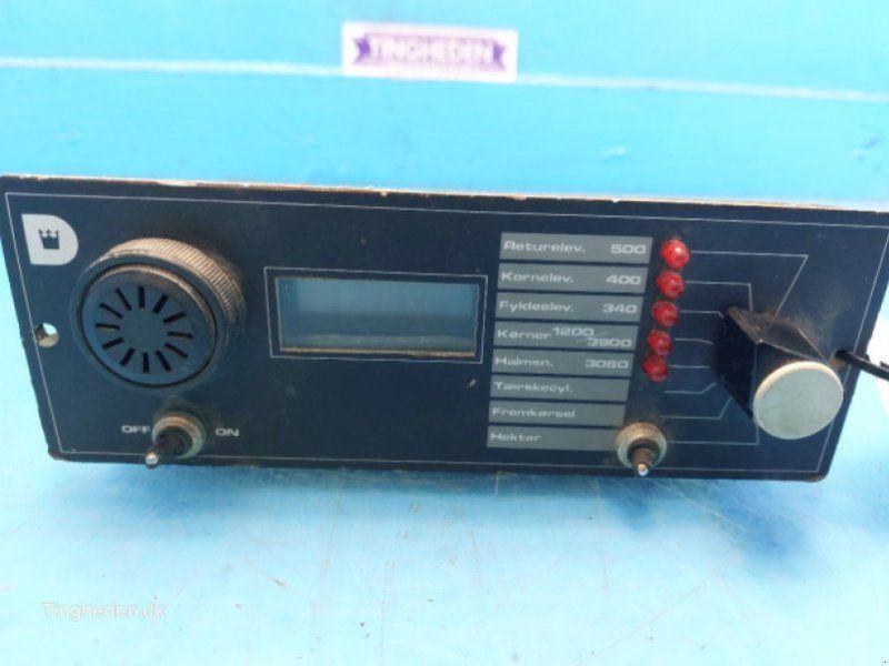 D7000