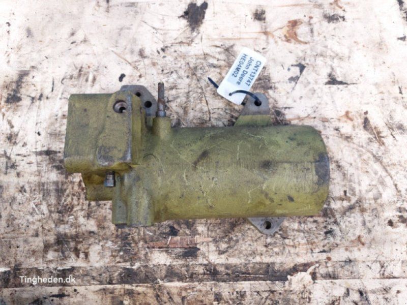 John Deere 2141