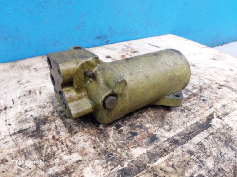 John Deere 2141