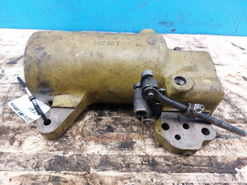 John Deere 2141