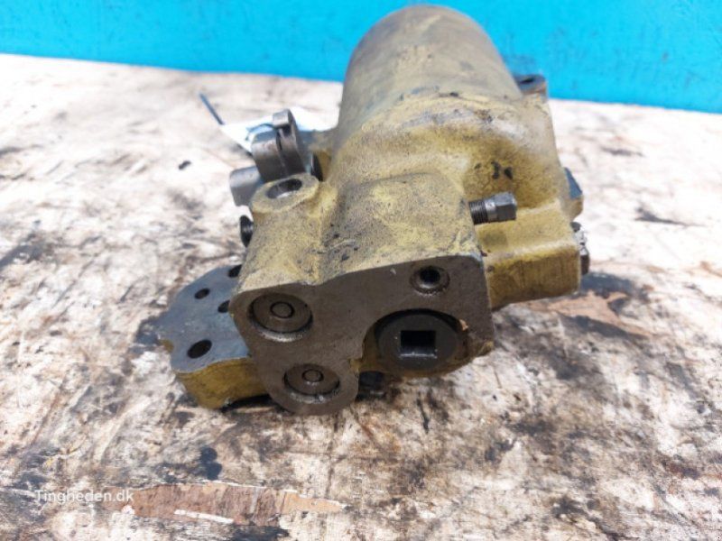 John Deere 2141