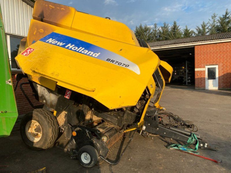 New Holland BR7070