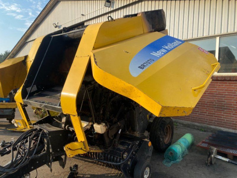 New Holland BR7070