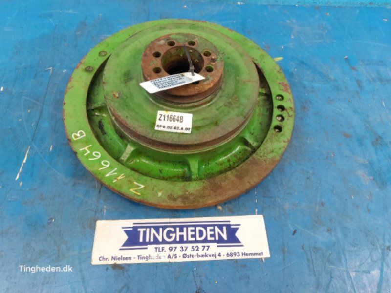 John Deere 1166