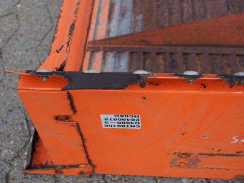 D4000