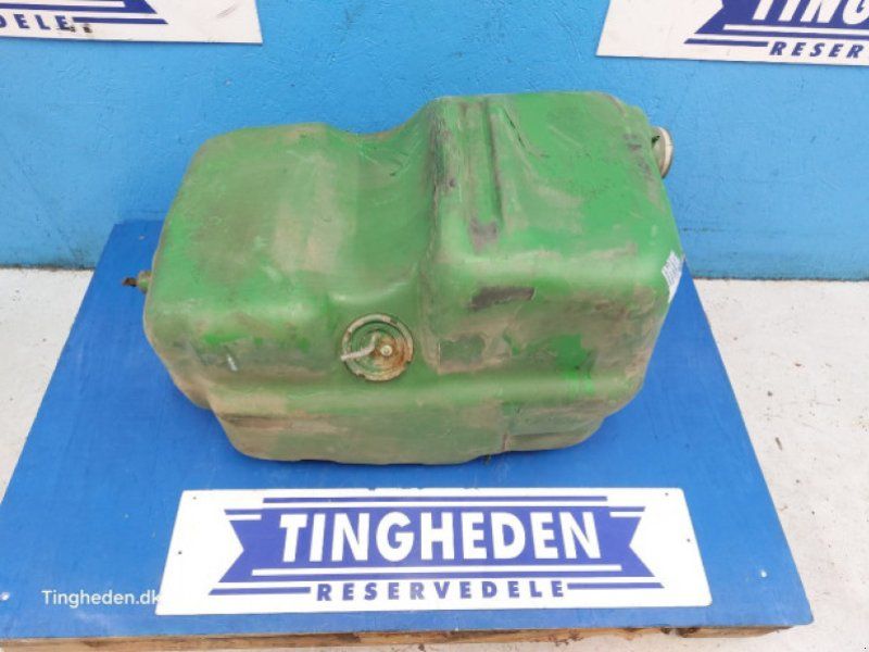 John Deere 2140