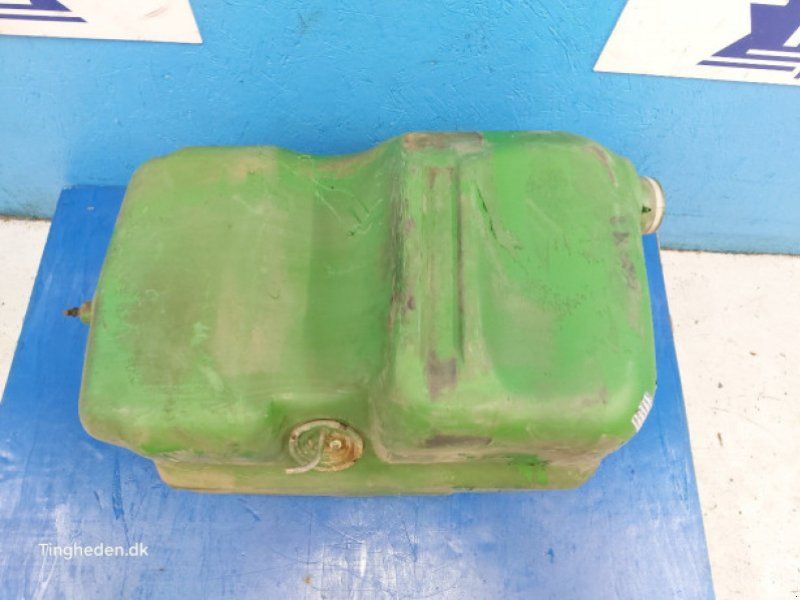 John Deere 2140