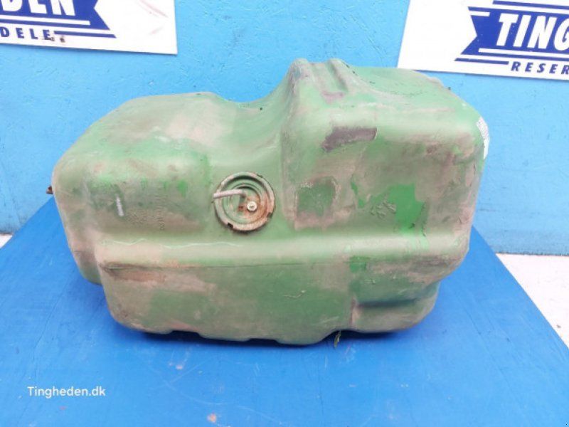 John Deere 2140