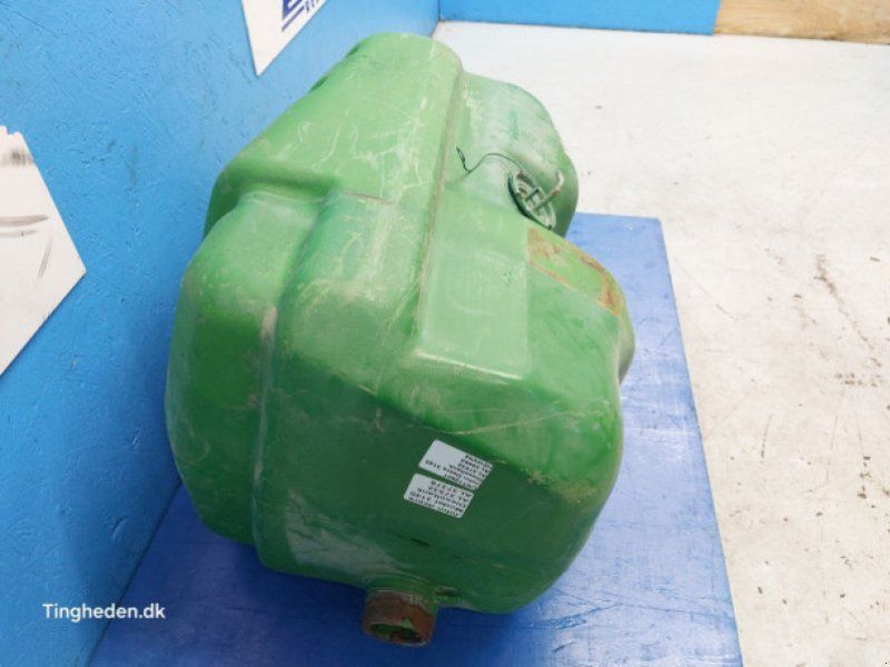 John Deere 3140