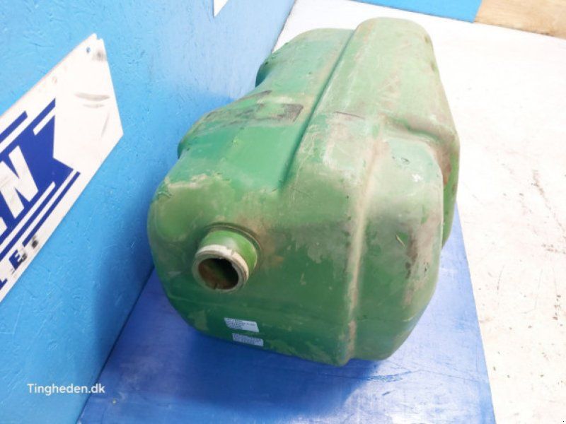 John Deere 3140
