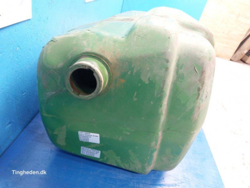 John Deere 3140