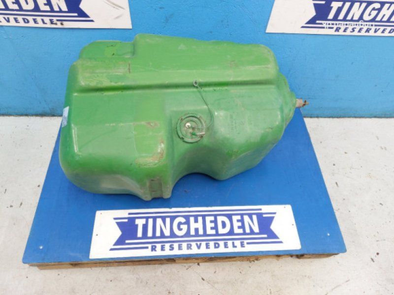 John Deere 3140