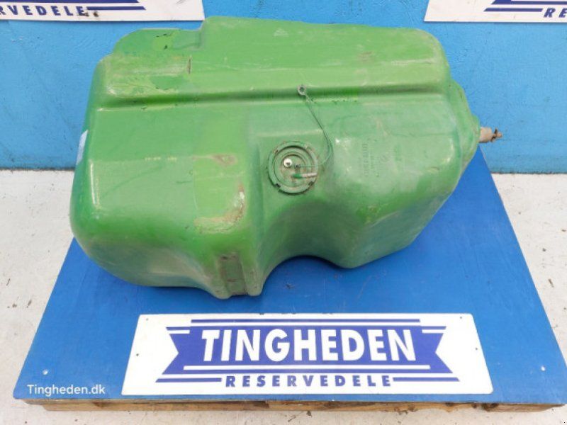 John Deere 3140