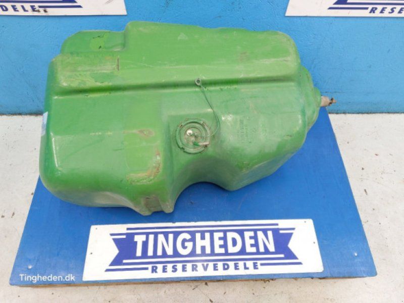 John Deere 3140