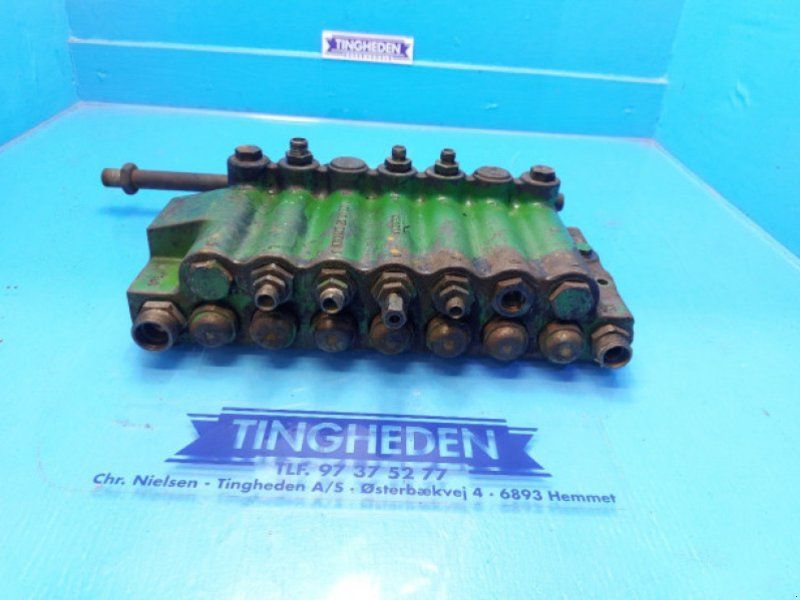 John Deere 1085