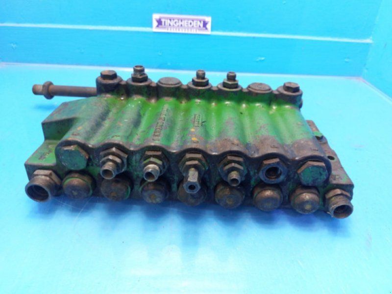John Deere 1085