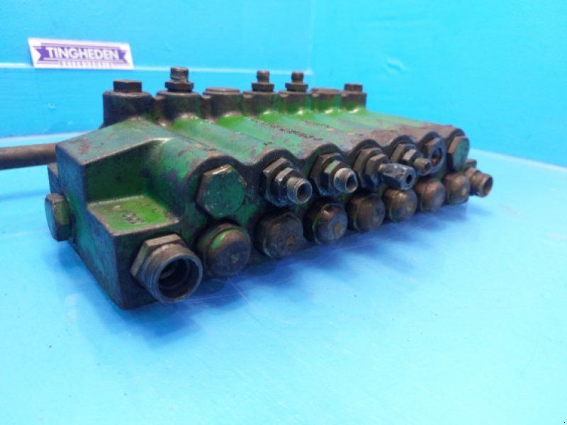 John Deere 1085