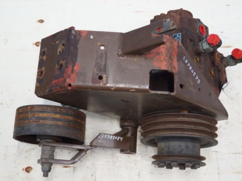 D8900