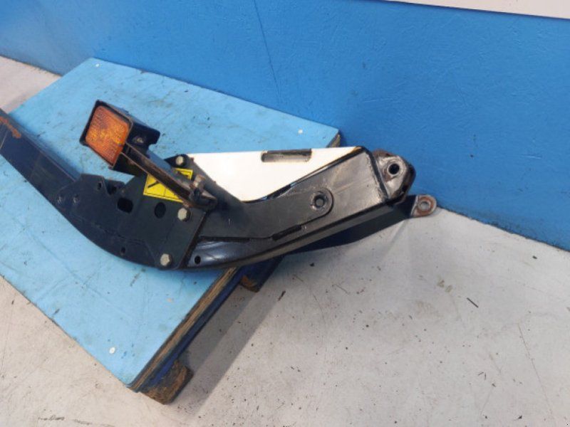 MacDon D60