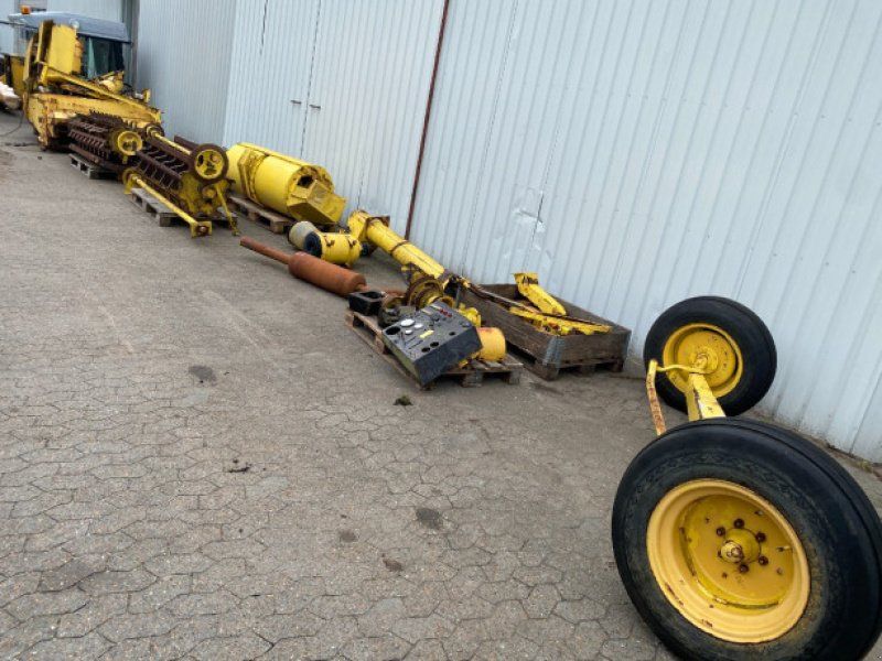 New Holland 8080