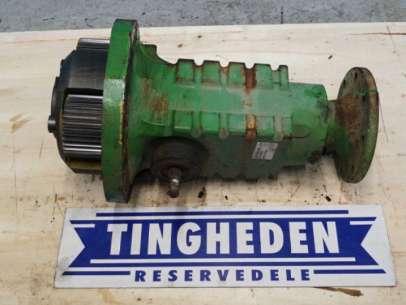 John Deere 3140