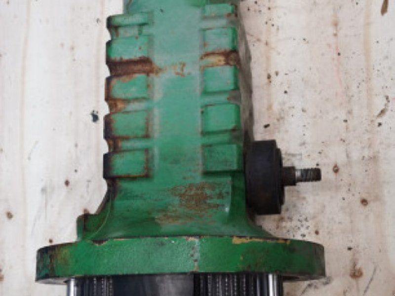 John Deere 3140