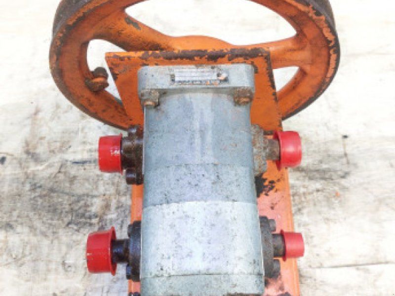 D1200