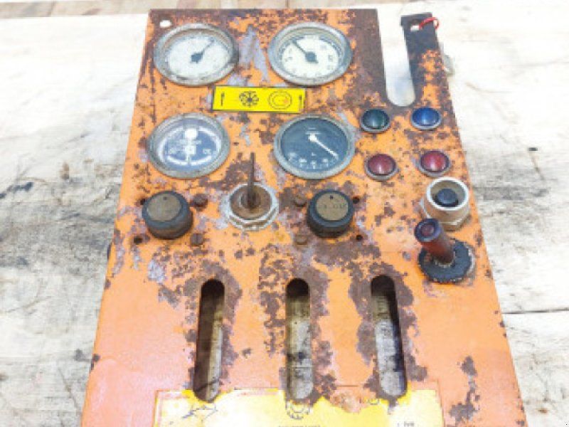 D1200