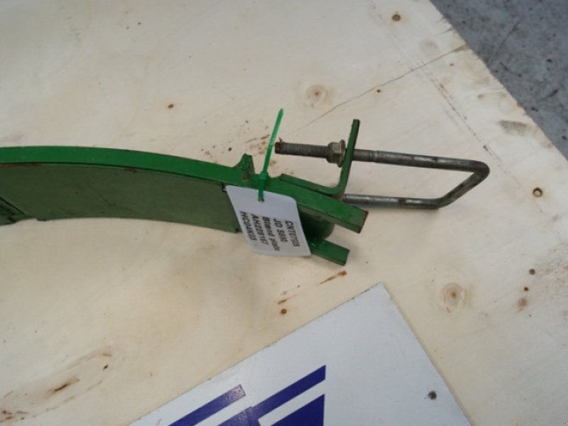 John Deere S690