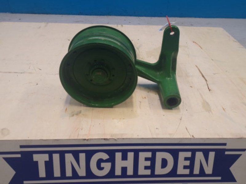 John Deere S670