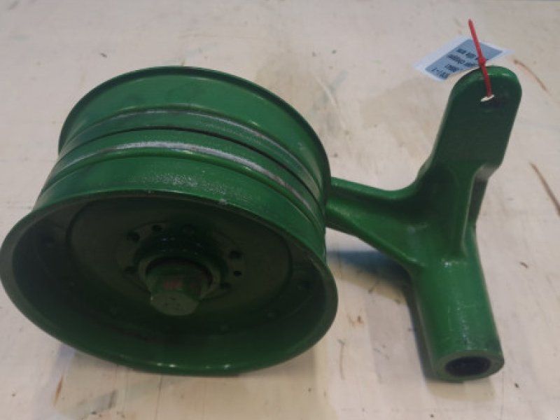 John Deere S670