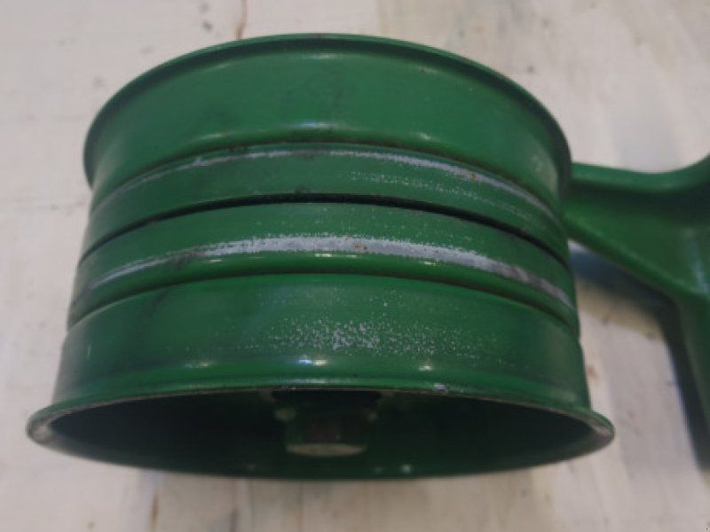 John Deere S670