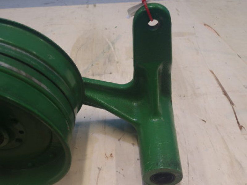 John Deere S670