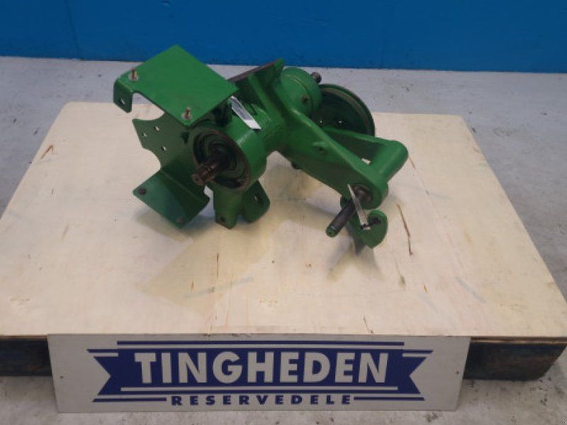 John Deere S670
