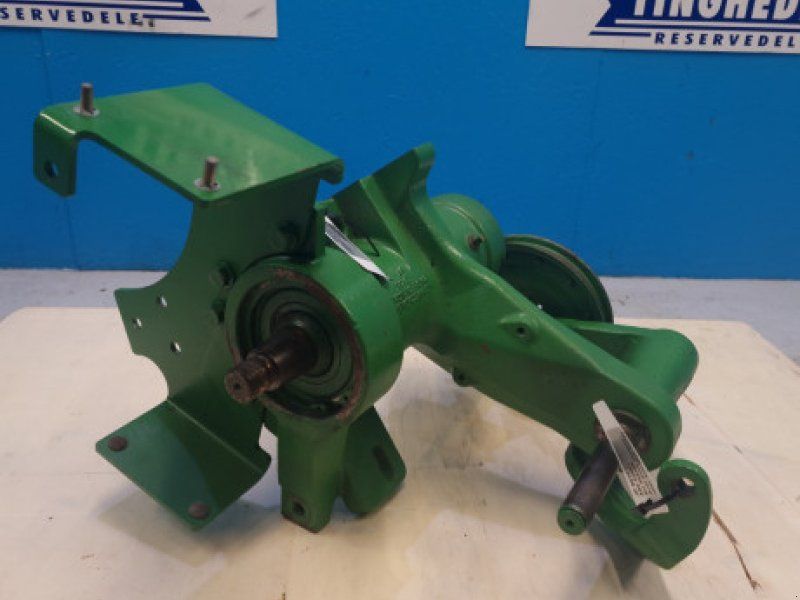 John Deere S670