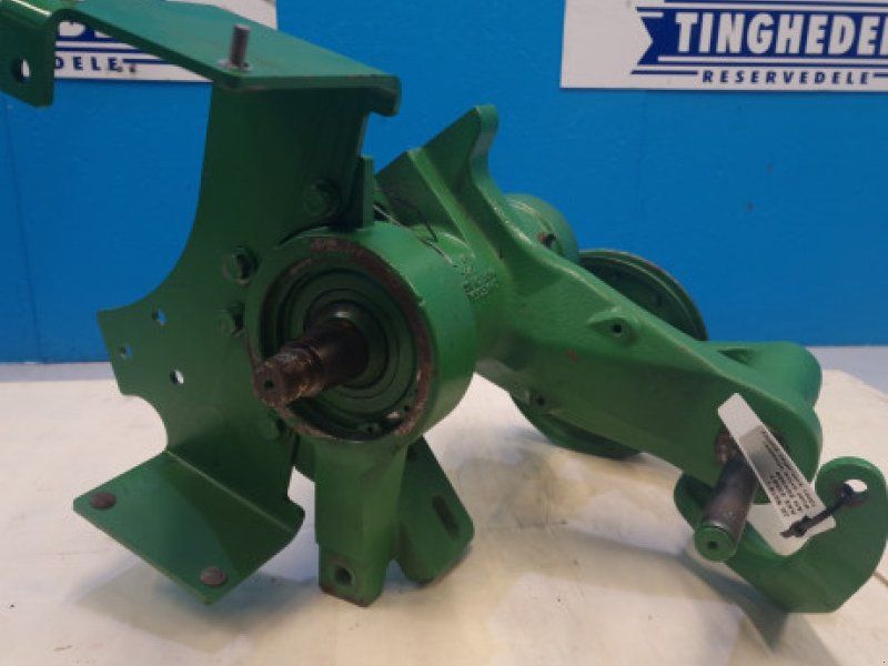 John Deere S670