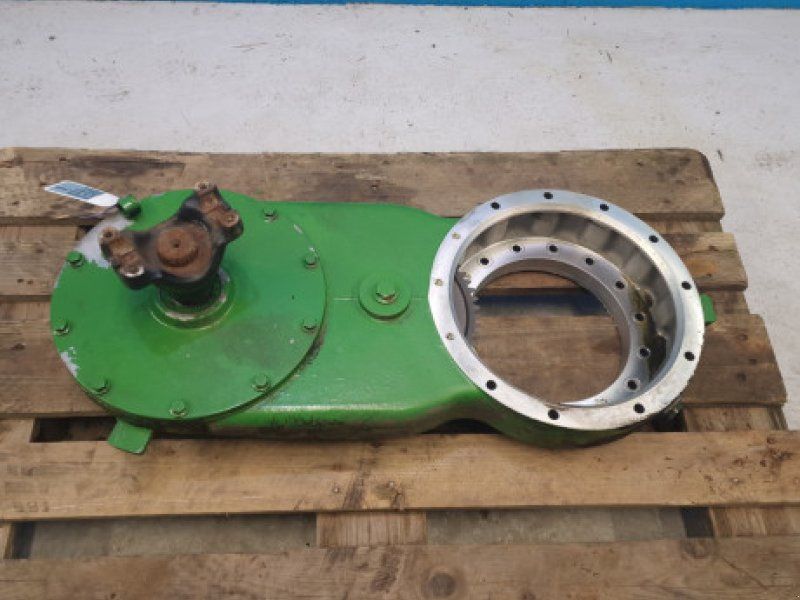 John Deere S670