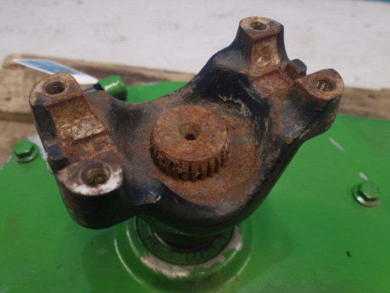 John Deere S670