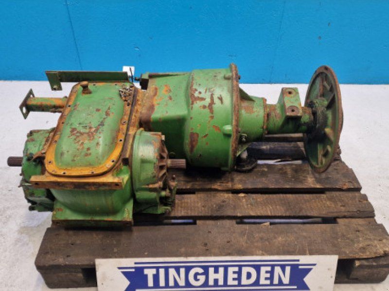 John Deere 1065