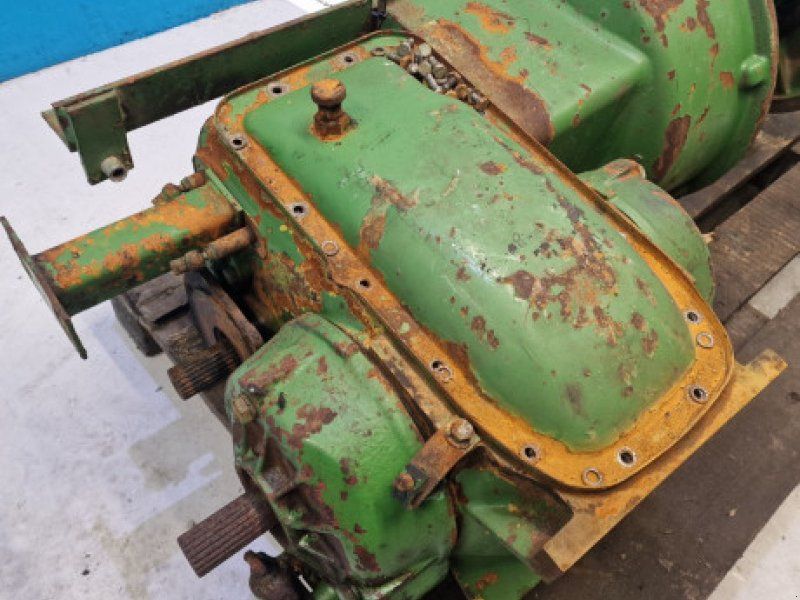 John Deere 1065