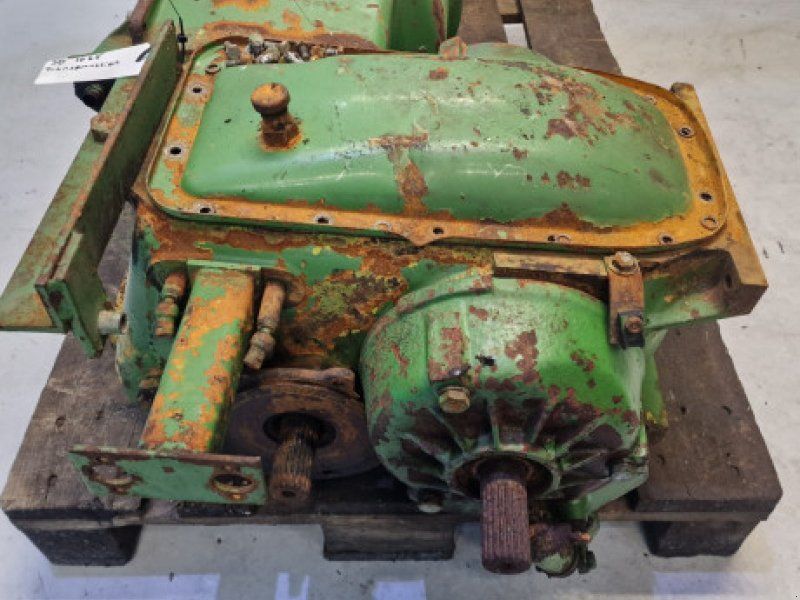 John Deere 1065