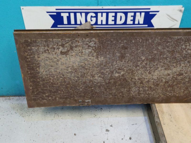 8900