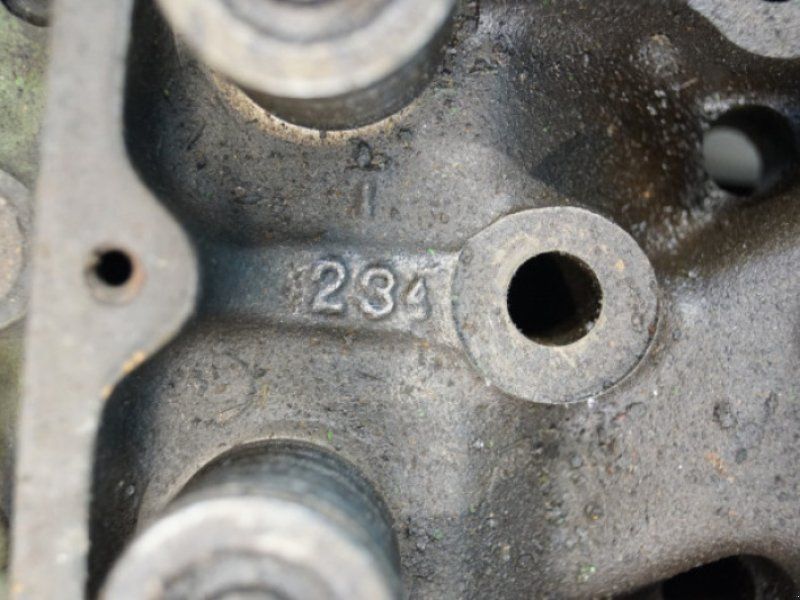 John Deere 4239